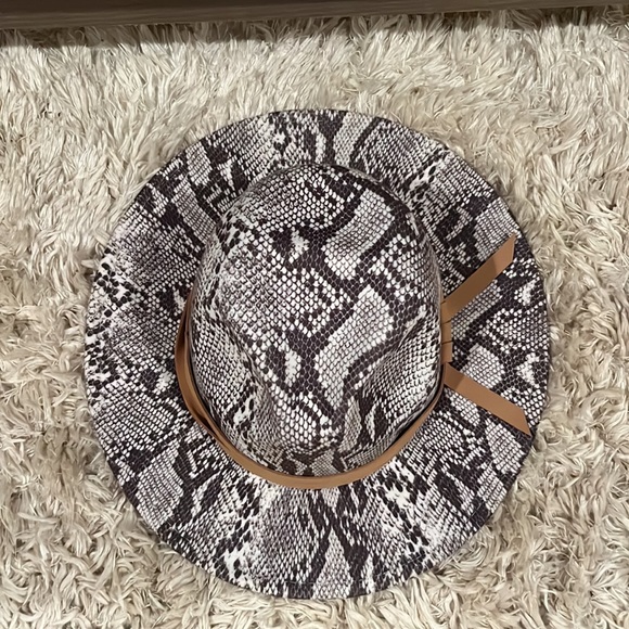 Altar’d State snake print hat - Picture 2 of 5